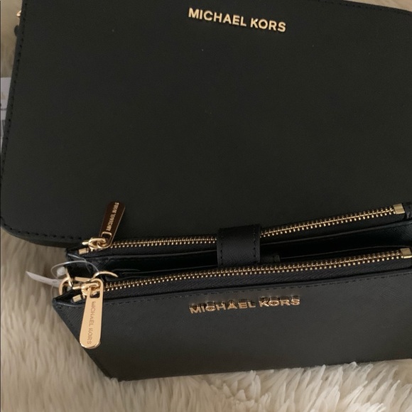 MICHAEL KORS CROSSBODY & WRISTLET SET! NWT! - Picture 3 of 16